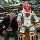 Imagen para el artículo titulado Este hombre se inspiró en Robocop y en un encuentro con un oso para construir un traje invencible: Project Grizzly